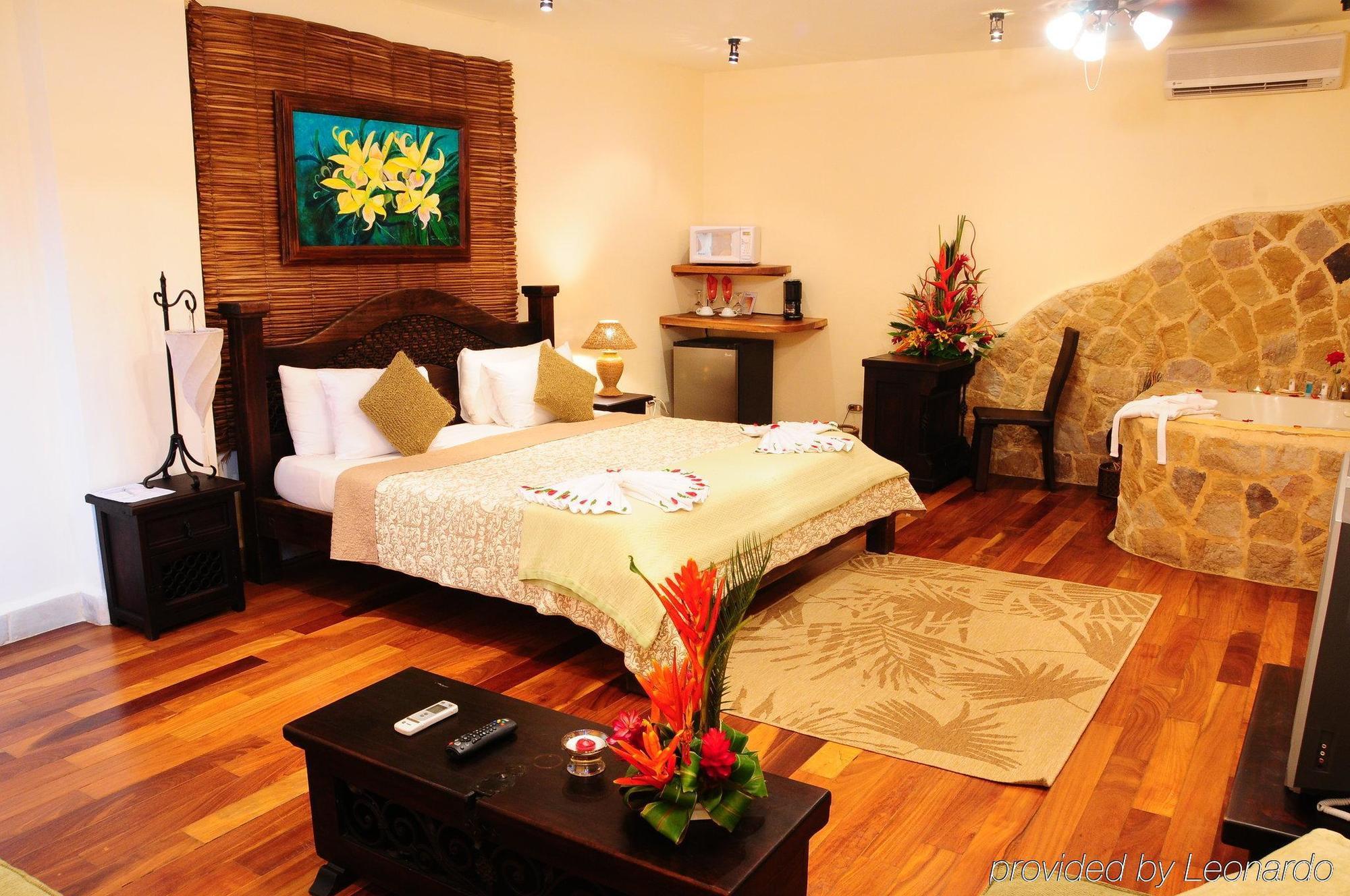 Issimo Suites Boutique Hotel & Spa - Adults Only Manuel Antonio Bagian luar foto