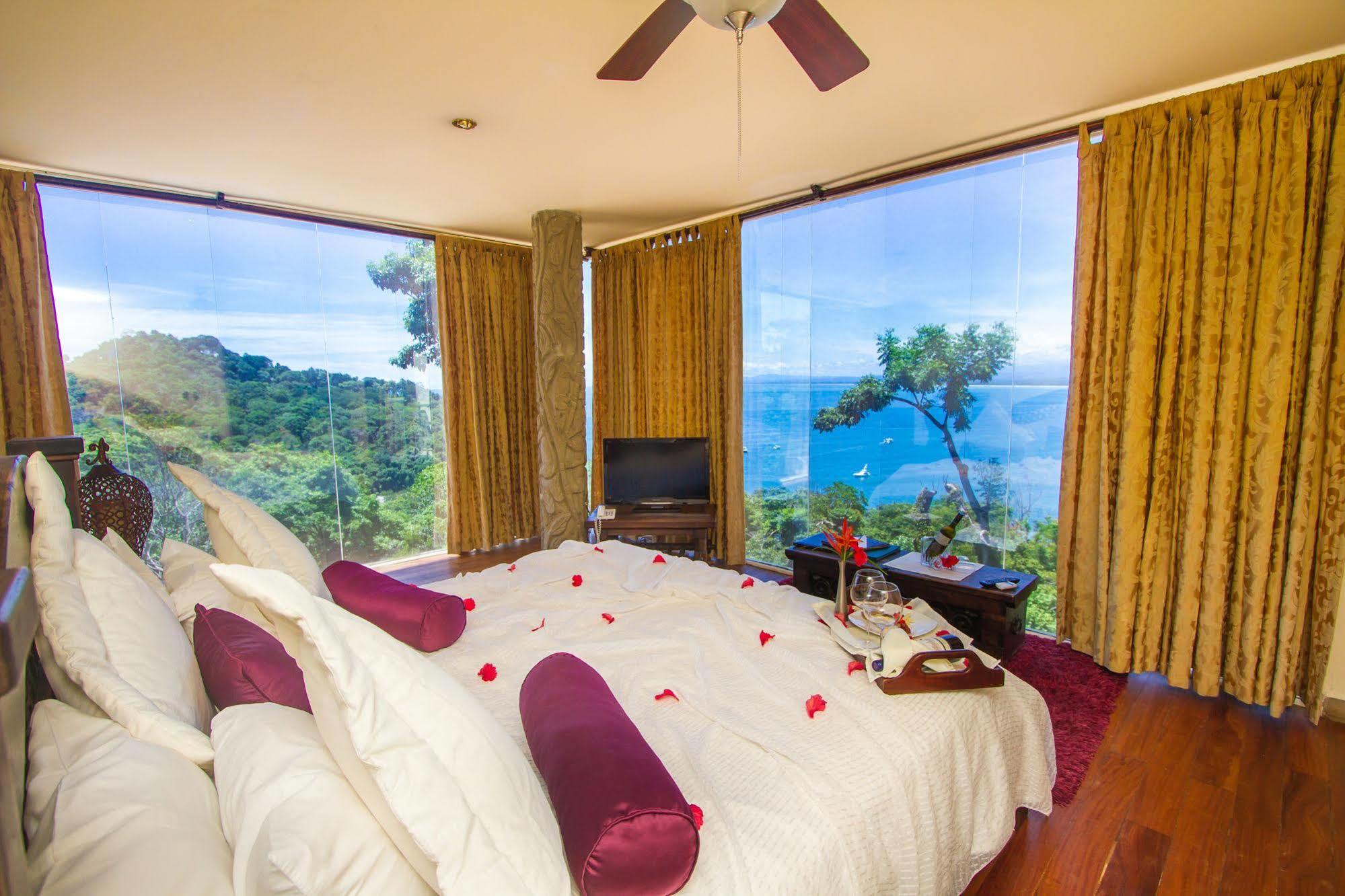 Issimo Suites Boutique Hotel & Spa - Adults Only Manuel Antonio Bagian luar foto