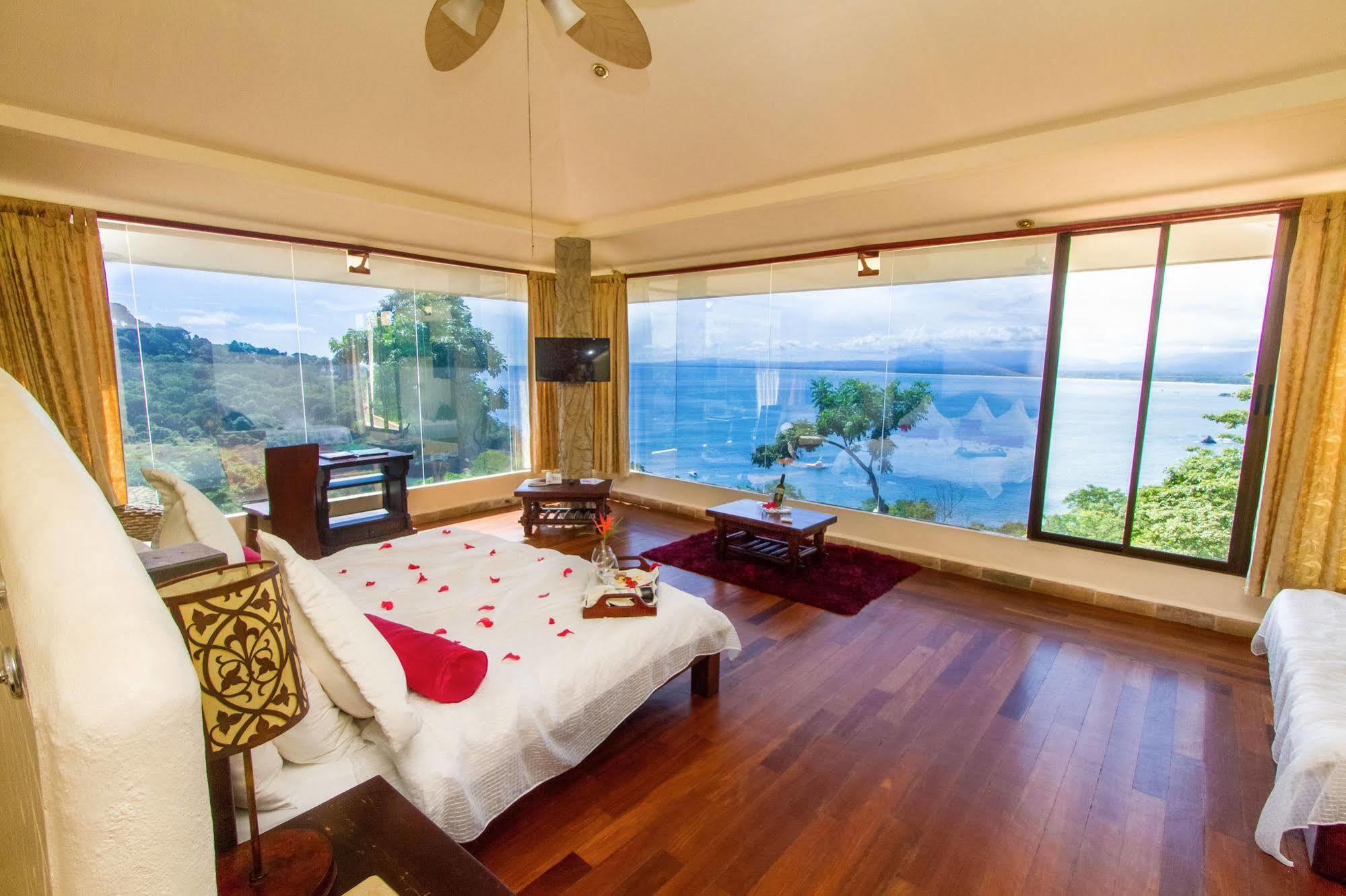 Issimo Suites Boutique Hotel & Spa - Adults Only Manuel Antonio Bagian luar foto