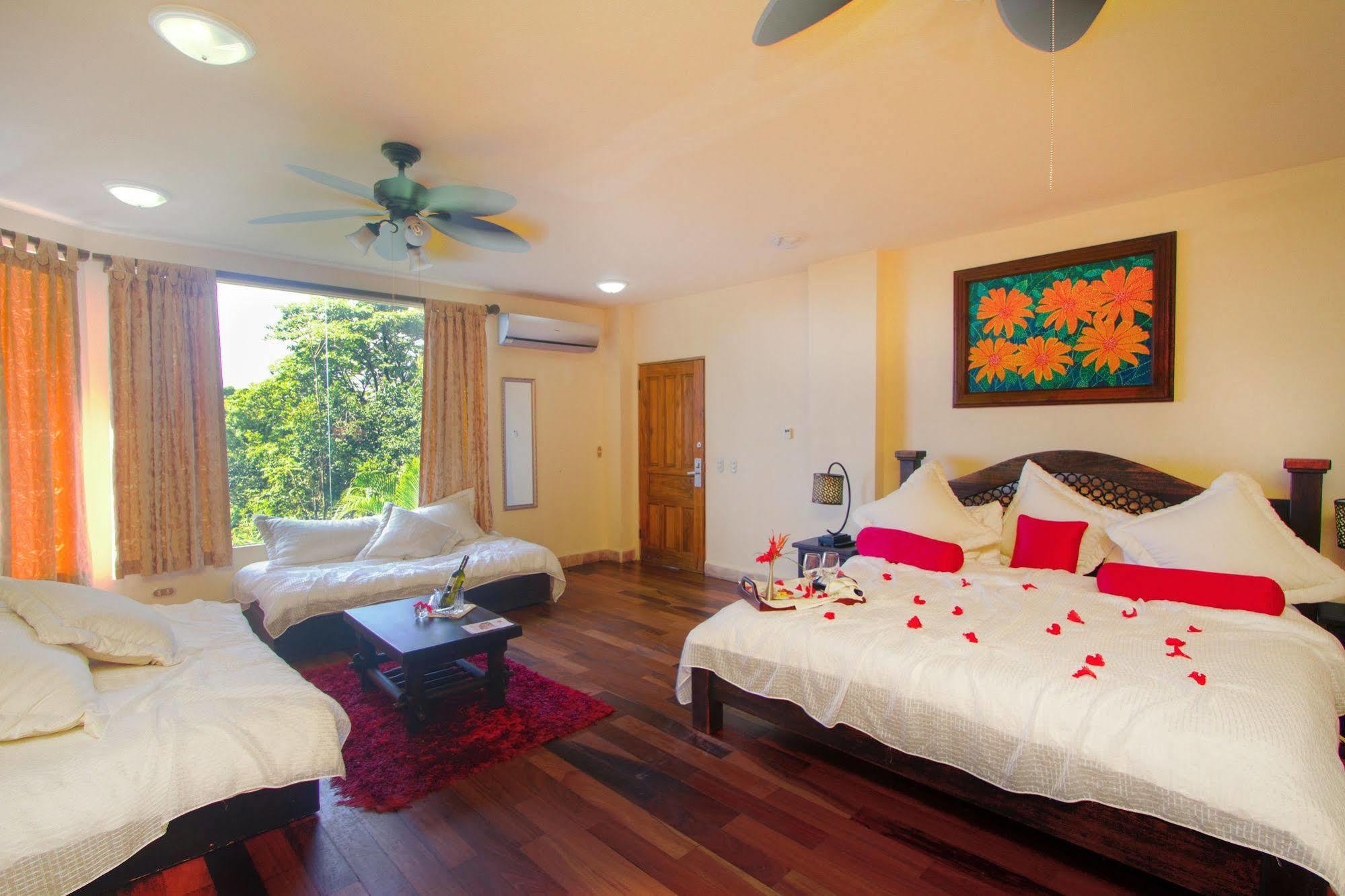 Issimo Suites Boutique Hotel & Spa - Adults Only Manuel Antonio Bagian luar foto