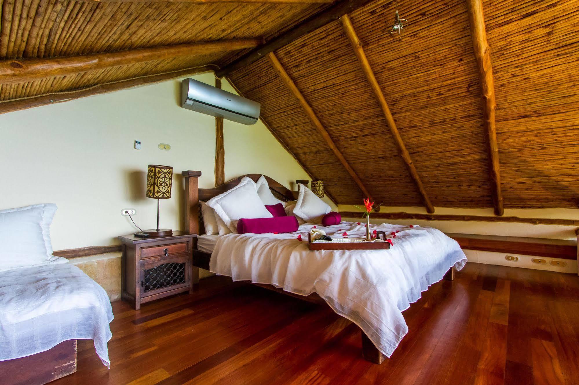 Issimo Suites Boutique Hotel & Spa - Adults Only Manuel Antonio Bagian luar foto